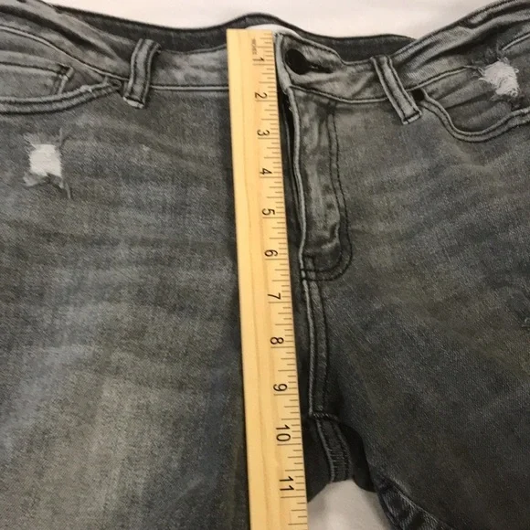 Kancan bermuda shorts 9/28 gray fringed hem stretch distressed 10” inseam - Picture 8 of 9